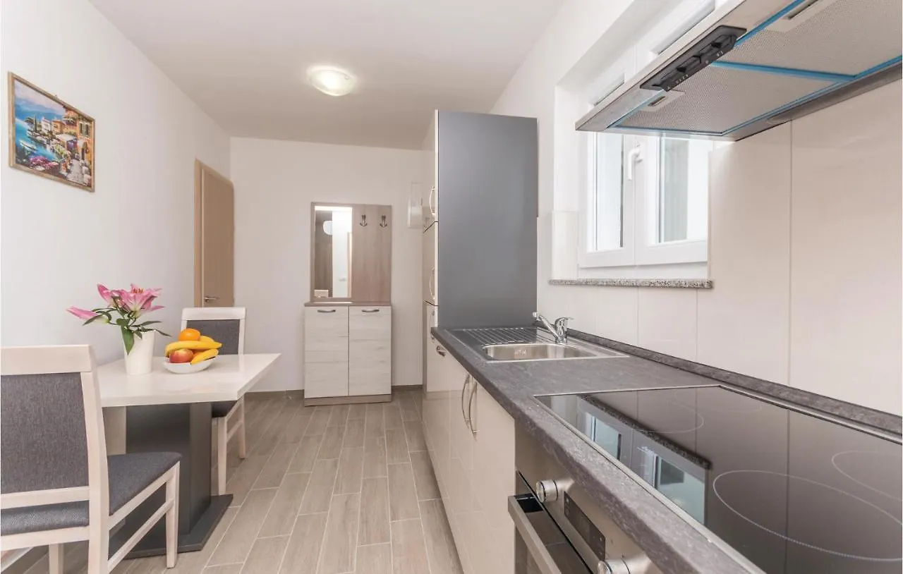 Lovely Apartment In Biograd Na Moru With Kitchen Chorvatsko