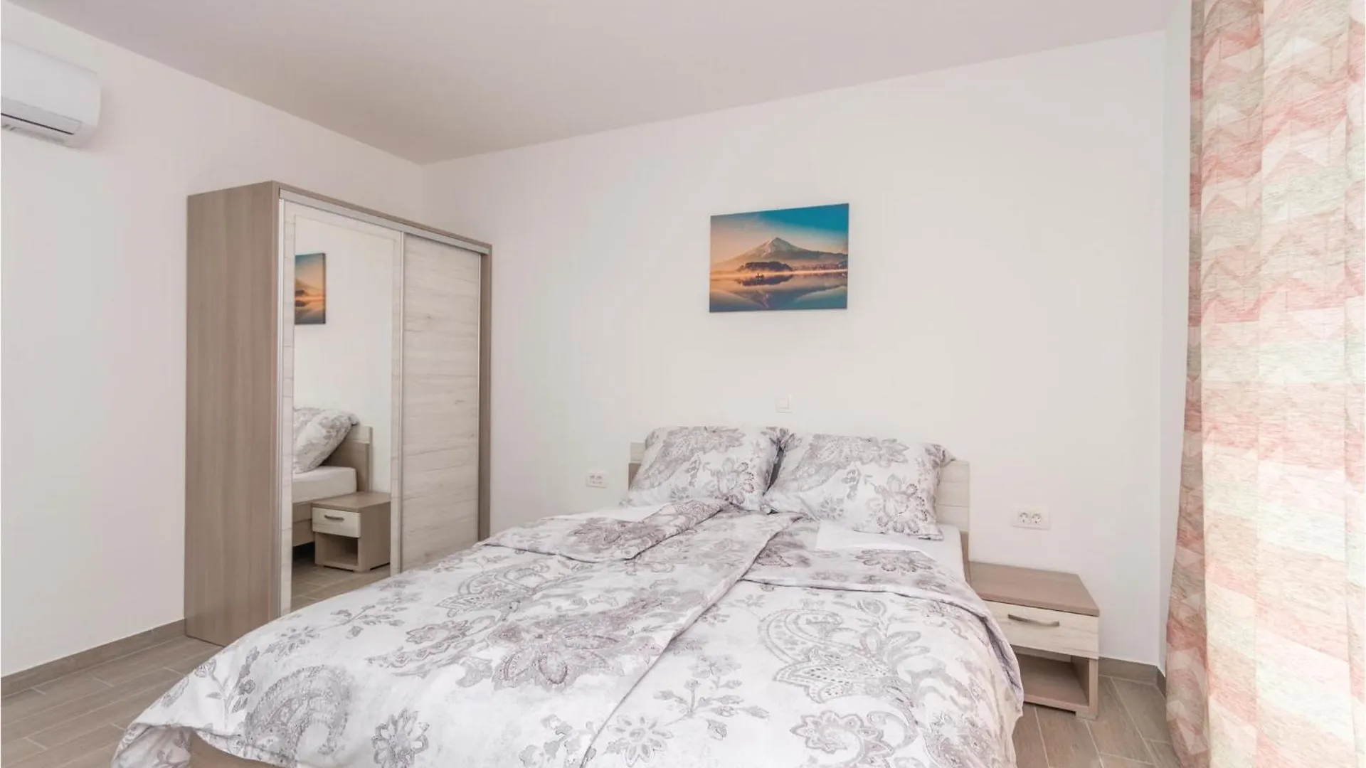 Lovely Apartment In Biograd Na Moru With Kitchen